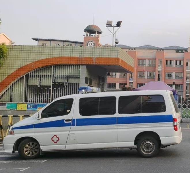 荥阳救护车出租护送骨折病人一公里多少钱